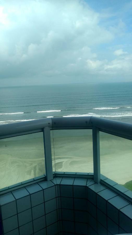 Belo Apartamento Com Vistas Para O Mar - Pe Na Areia - Churrasqueira Na Varanda Прая-Гранди Экстерьер фото